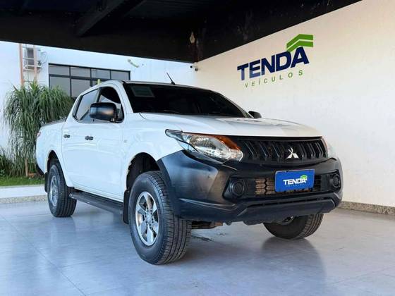 MITSUBISHI L200 TRITON 2.4 16V TURBO DIESEL OUTDOOR GLX CD 4X4 MANUAL MITSUBISHI L200 TRITON 2.4 16V TURBO DIESEL OUTDOOR GLX CD 4X4 MANUAL